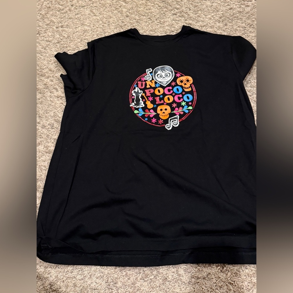 Disney Coco 🎶 “Un Poco Loco” 💀🌸 Custom Pressed Vinyl Tee – Women’s XL
